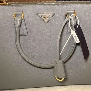 Prada medium galleria soffiano leather bag